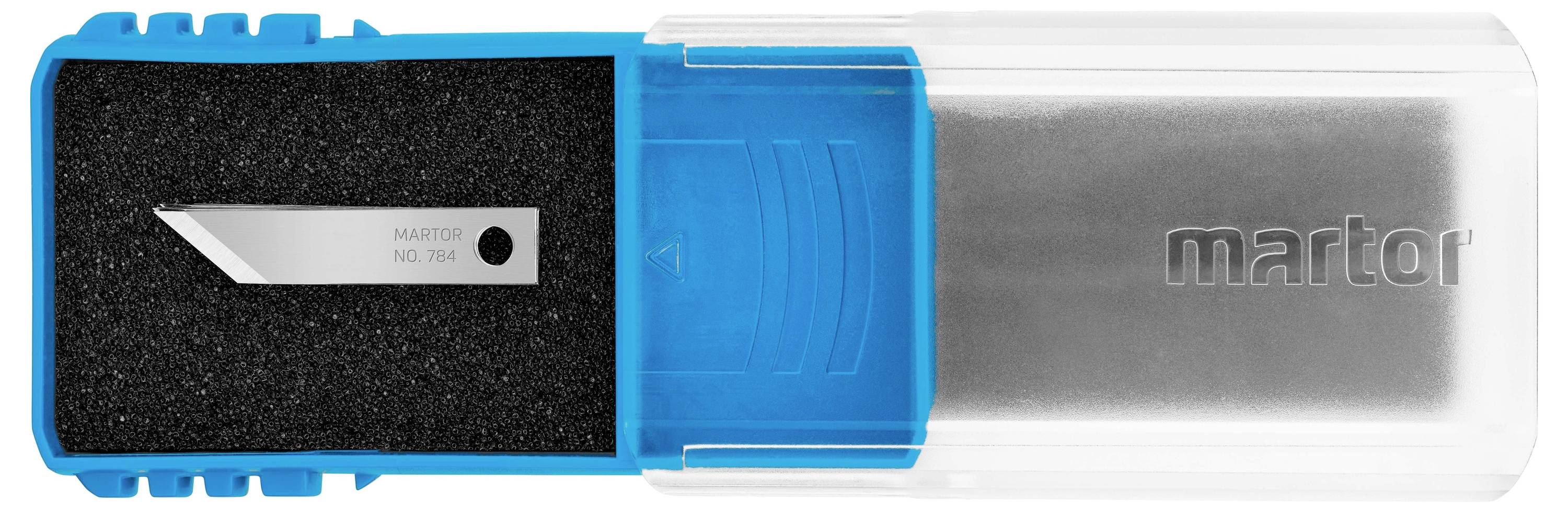Ein blaues Kunststoffgehäuse mit transparentem Deckel enthält ein Ersatzmesser mit der Aufschrift 'MARTOR NO. 26a' in einer schwarzen Schaumstoffhalterung.