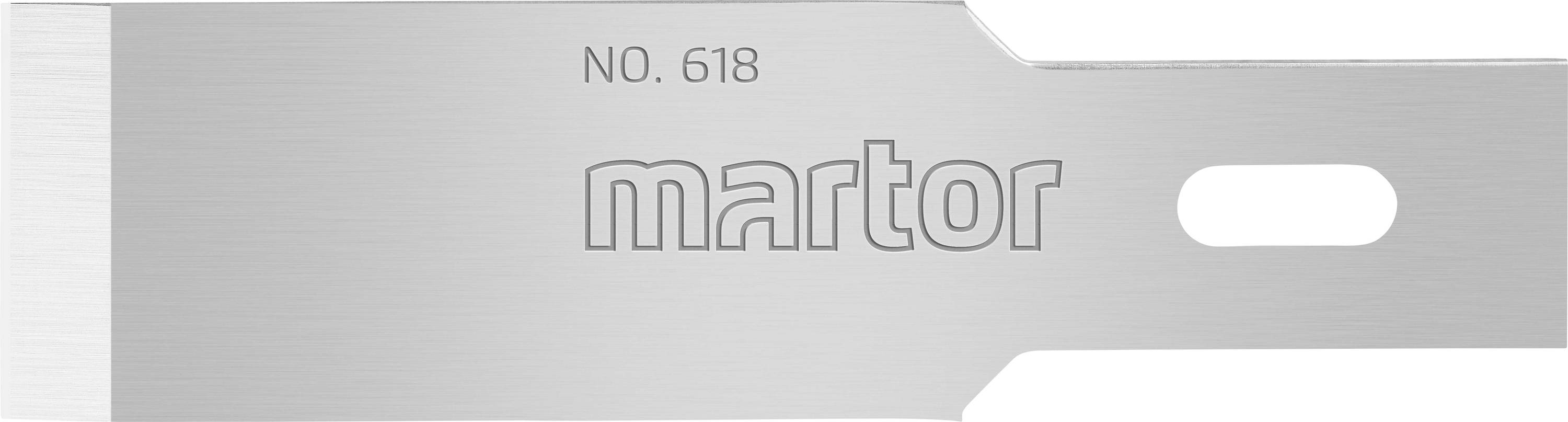 Klinge mit der Aufschrift 'NO. 618 martor', aus silbernem Metall, rechteckige Form, mit einem Loch rechts für Befestigung.