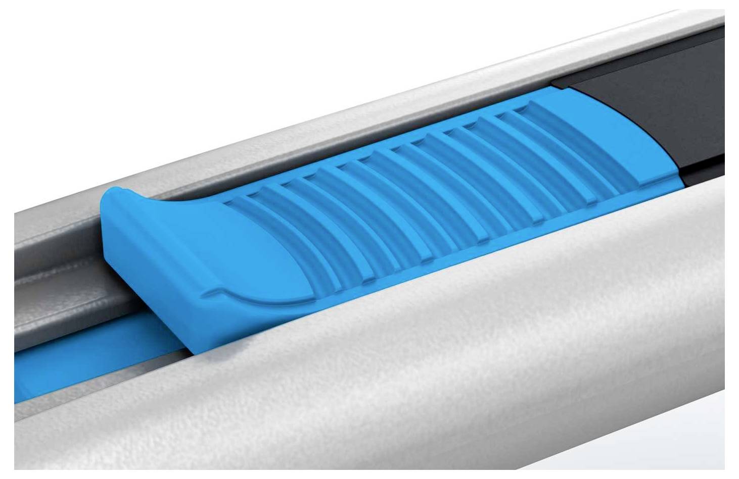 Ein silbernes Cuttermesser mit einem blauen Schiebemechanismus zum Einstellen der Klingenlänge. Hauptsächlich aus Edelstahl gefertigt.
