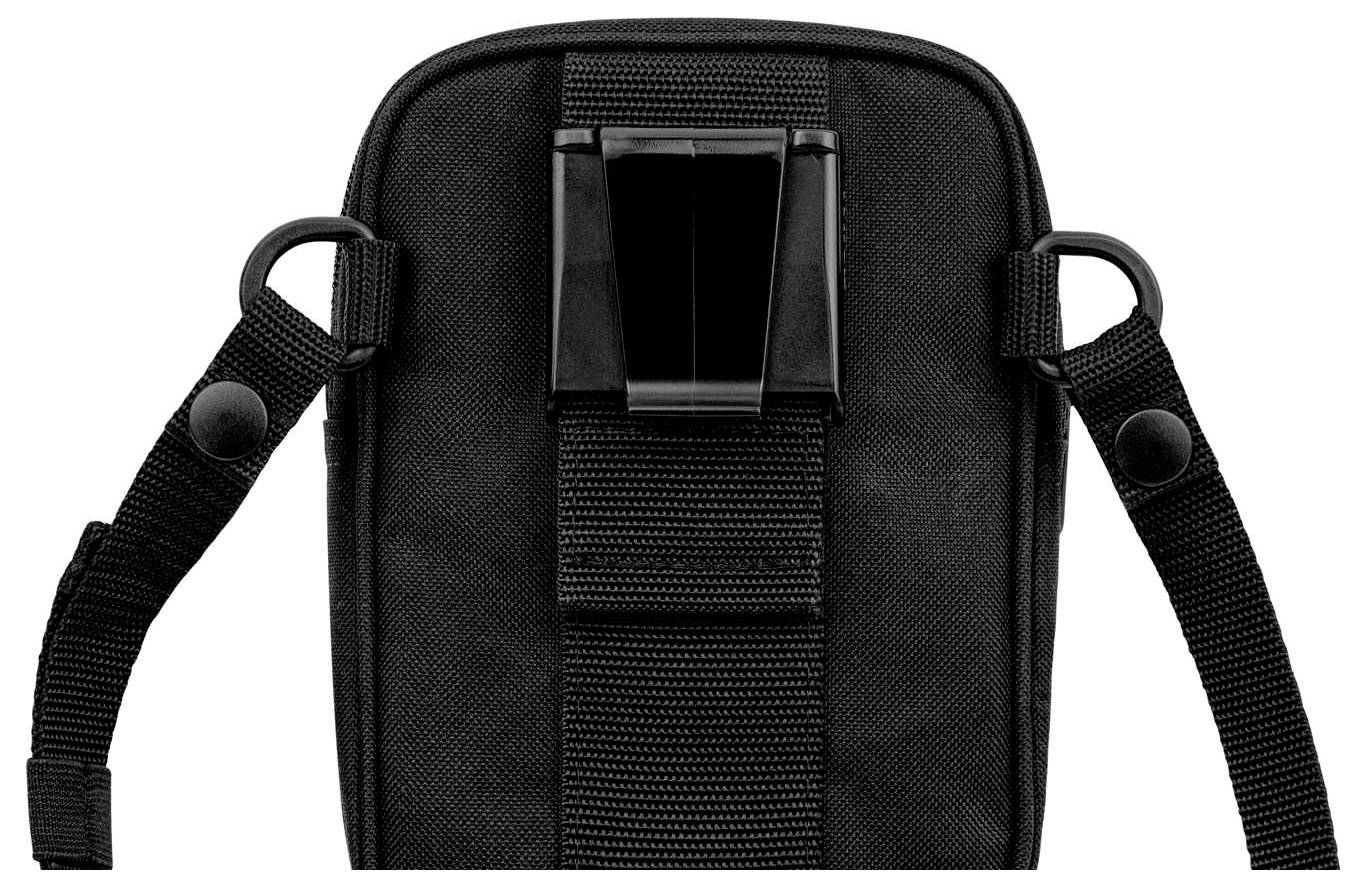 Kleine schwarze Tasche mit verstellbaren Riemen und Schnallenverschluss. Geeignet für sicheren Transport kleiner Gegenstände.