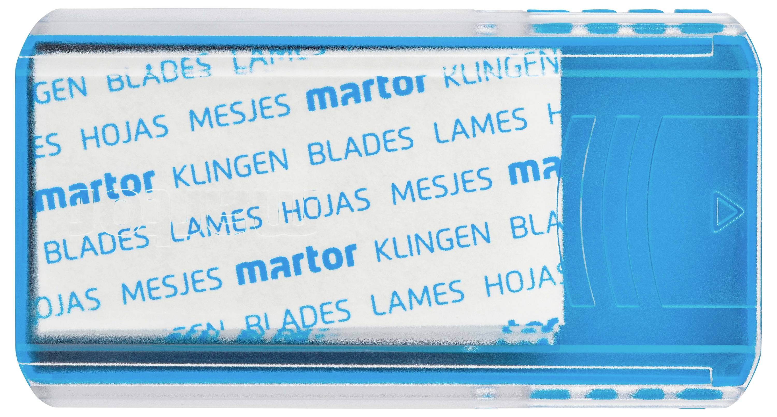 Ein transparentes Etui mit Ersatzklingen, darin liegt ein Blatt mit der Beschriftung 'martor BLADES LAMES HOJAS MESJES HOJAS'.