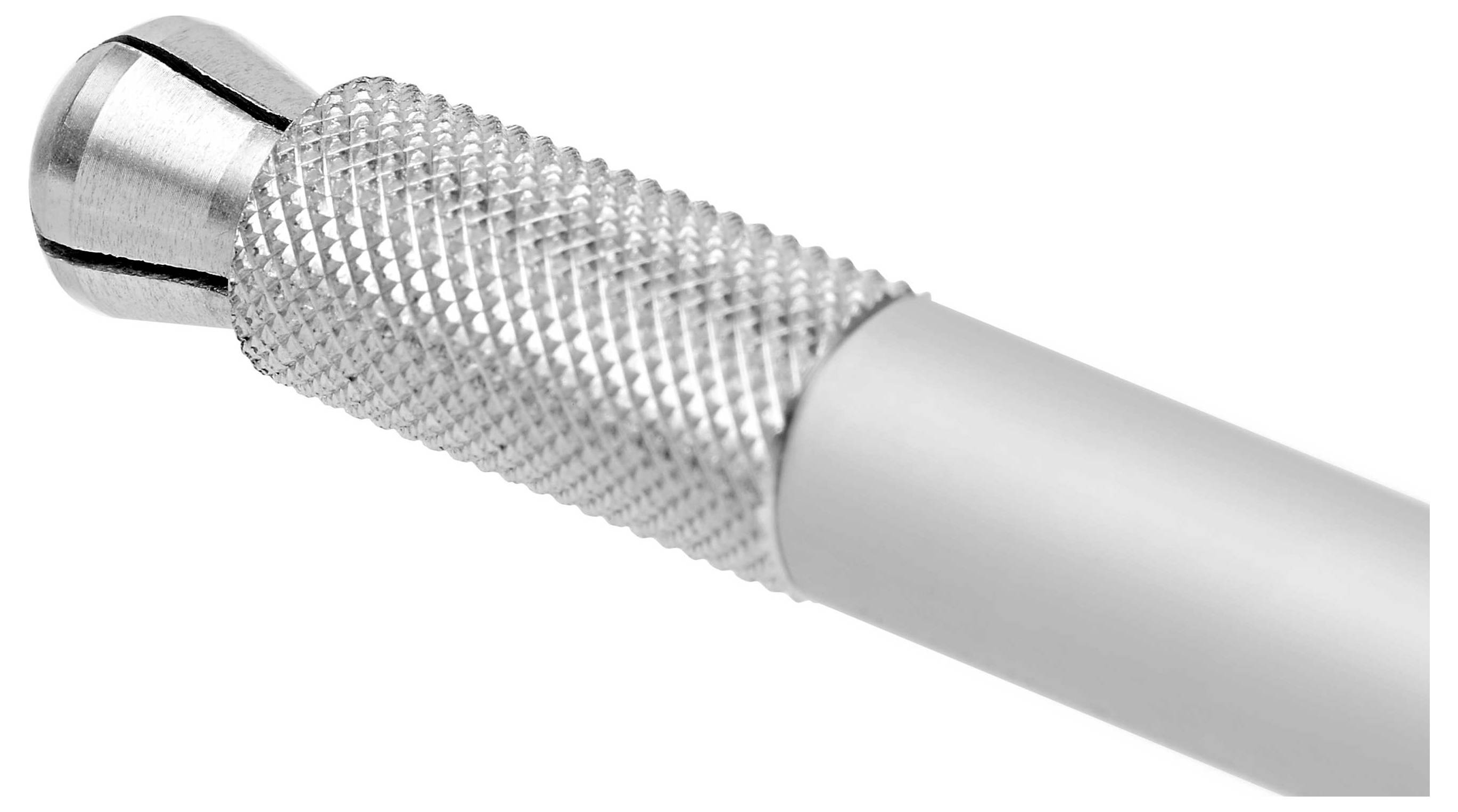 Ein silberner Metallstift mit strukturiertem Griff und gerundeter Spitze, hauptsächlich genutzt zum detaillierten Schneiden oder Zeichnen.