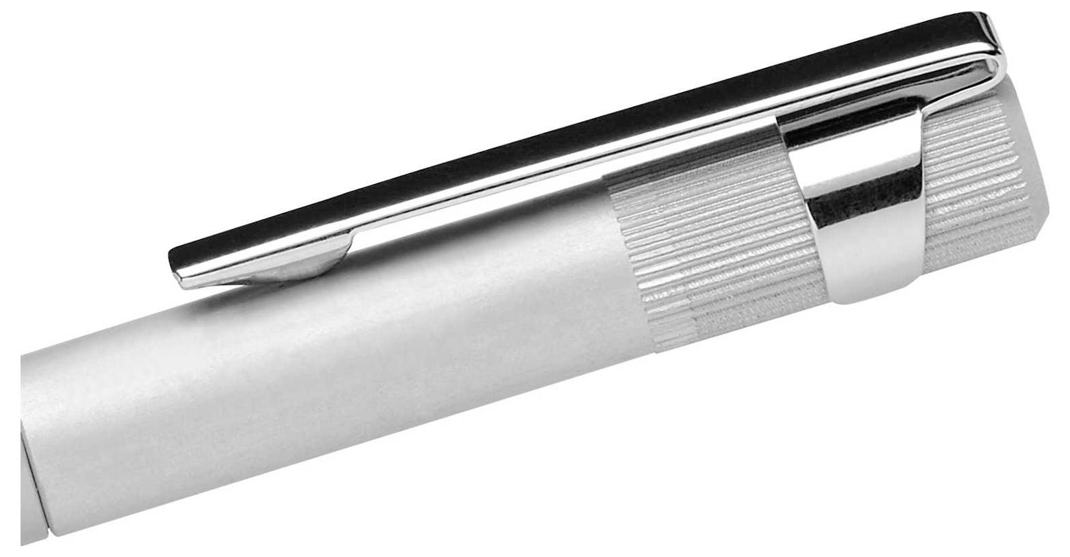 Silberfarbener Kugelschreiber mit glatter Oberfläche und strukturierter Kappe. Geeignet zum Schreiben und Unterschreiben von Dokumenten.