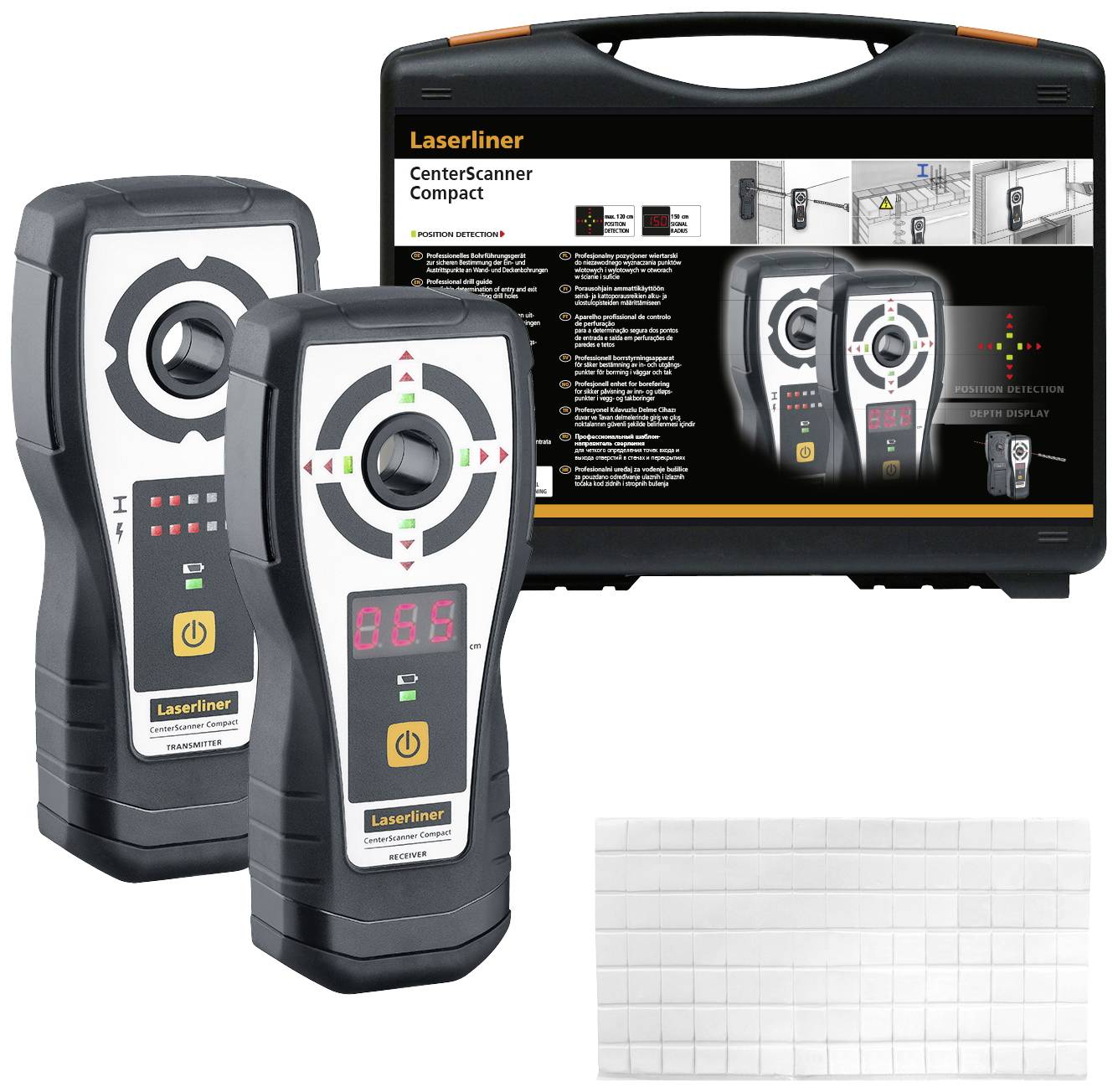Zwei digitale Ortungsgeräte und eine Transportbox mit Bedienungsanleitung im Hintergrund. Geräte zeigen Displaywerte an.