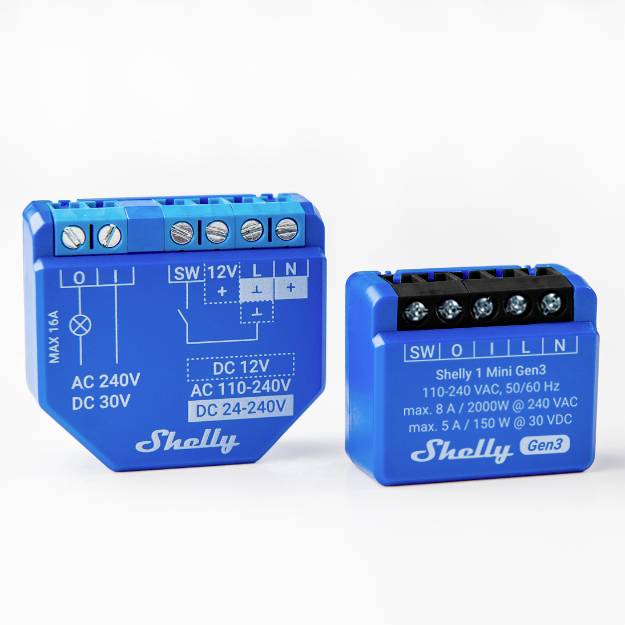 Zwei blaue elektronische Module mit Anschlüssen. Das linke Modul unterstützt AC 240V und DC 30V. Das rechte Modul ist ein Shelly 1 Mini Gen3.