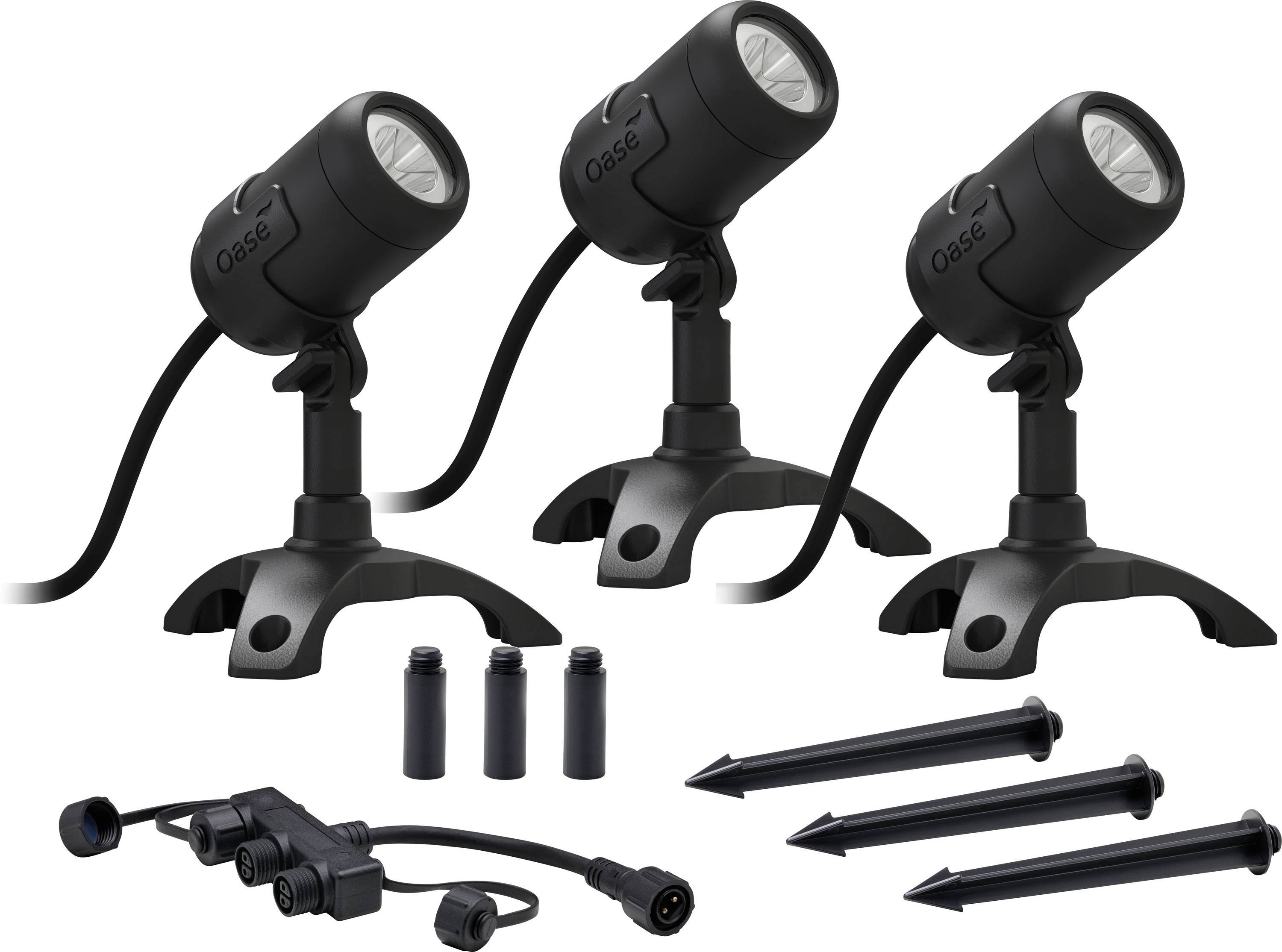 Drei schwarze, verstellbare Außen-Scheinwerfer mit Erdspießen und Anschlüssen zur Gartenbeleuchtung.
