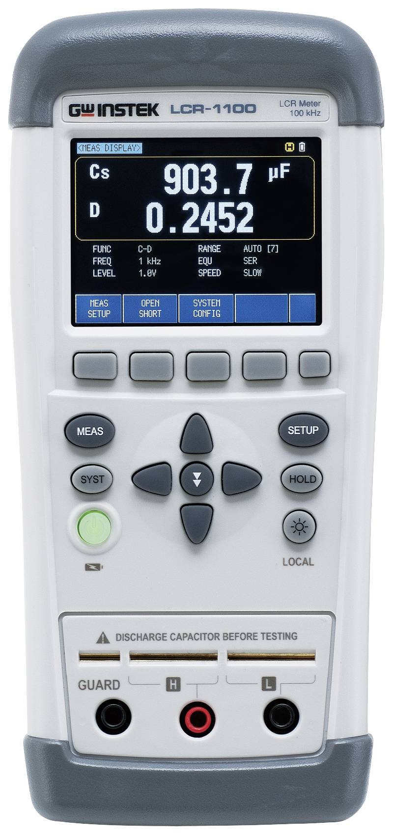 Ein LCR-Messgerät zeigt auf dem Bildschirm die Werte 'Cs: 903.7 μF' und '0.2452'. Verschiedene Bedienelemente darunter.
