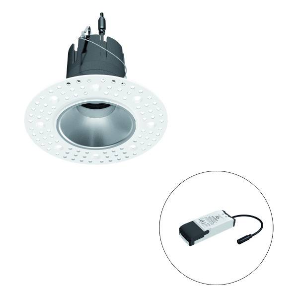 Einbaustrahler mit rundem Rahmen und silbernem Reflektor, daneben ein rechteckiges, kabelgebundenes elektrisches Gerät.