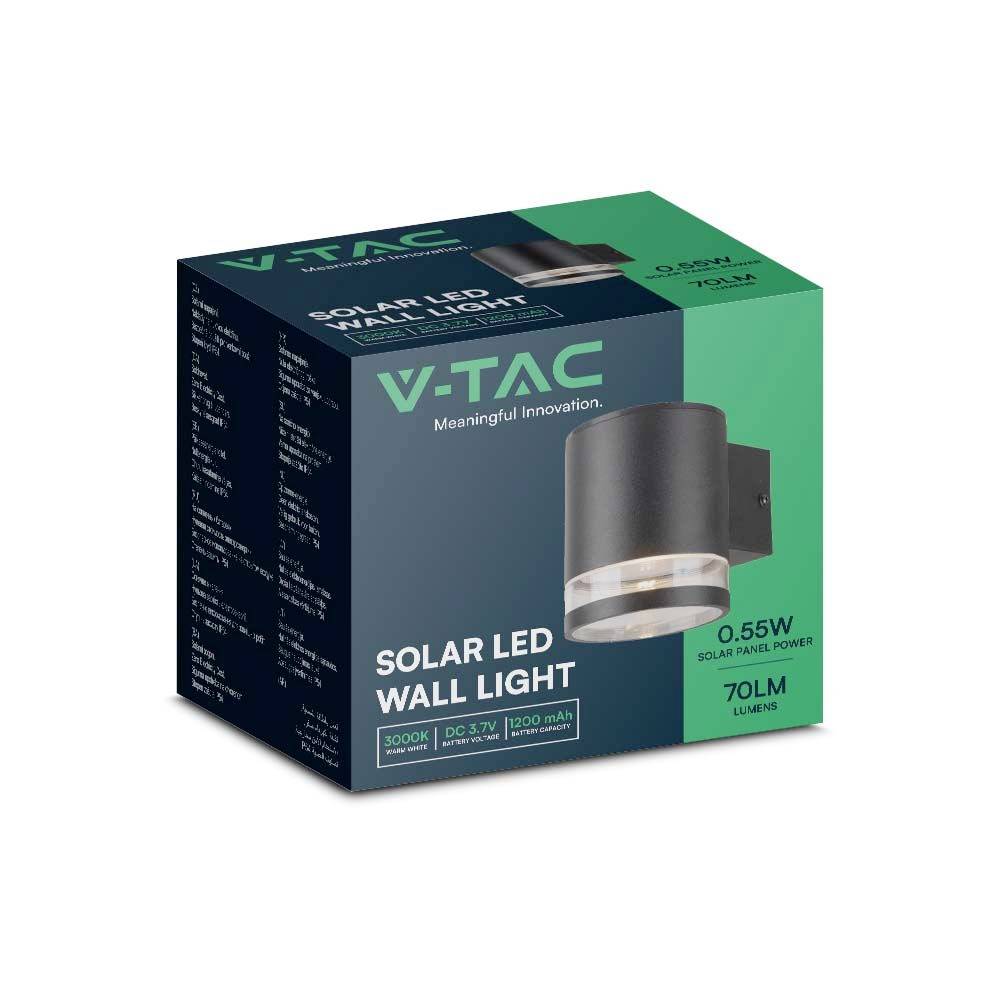 Eine grüne Verpackung zeigt eine 'Solar LED Wandlampe' von V-TAC mit 0,55W Solarkraft, 70 Lumen und 3000K warmweißer Lichtfarbe.
