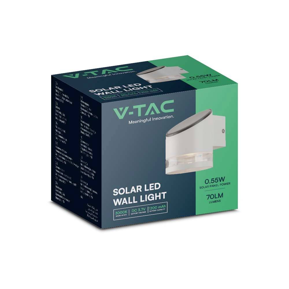 Eine Verpackung mit der Aufschrift 'V-TAC Solar LED Wall Light', zeigt ein Bild der Lampe. Spezifikationen: 0,55W, 70 Lumen, betrieben mit Solarpanel.