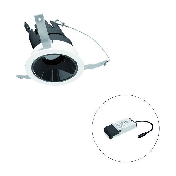 Einbaustrahler mit weißem Rahmen und schwarzem Innenleben, neben einem ovalen Transformator mit Kabel und Beschriftung oben rechts.