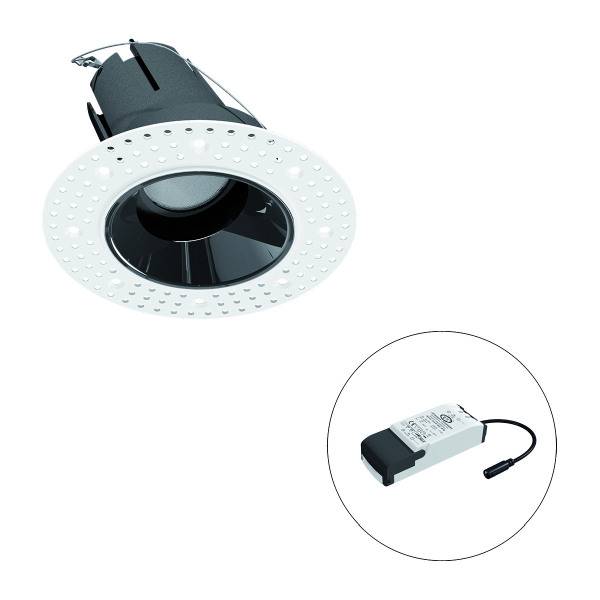 Einbauleuchte mit rundem weißen Rahmen und schwarzem Innenreflektor. Daneben ein rechteckiger Adapter mit Kabel.