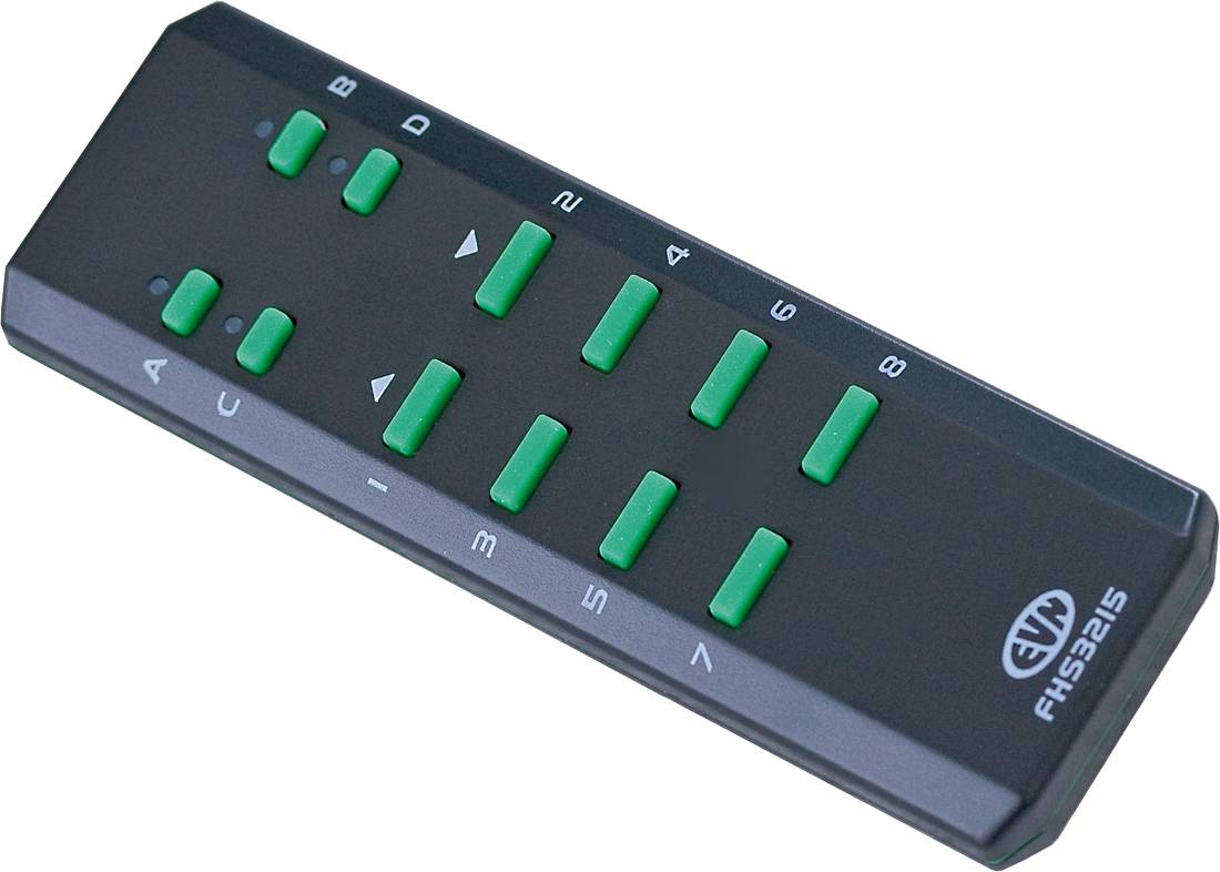 Schwarze tragbare elektronische Tastatur mit grünen Tasten mit den Beschriftungen 1 bis 8, schräg auf weißem Hintergrund angeordnet.
