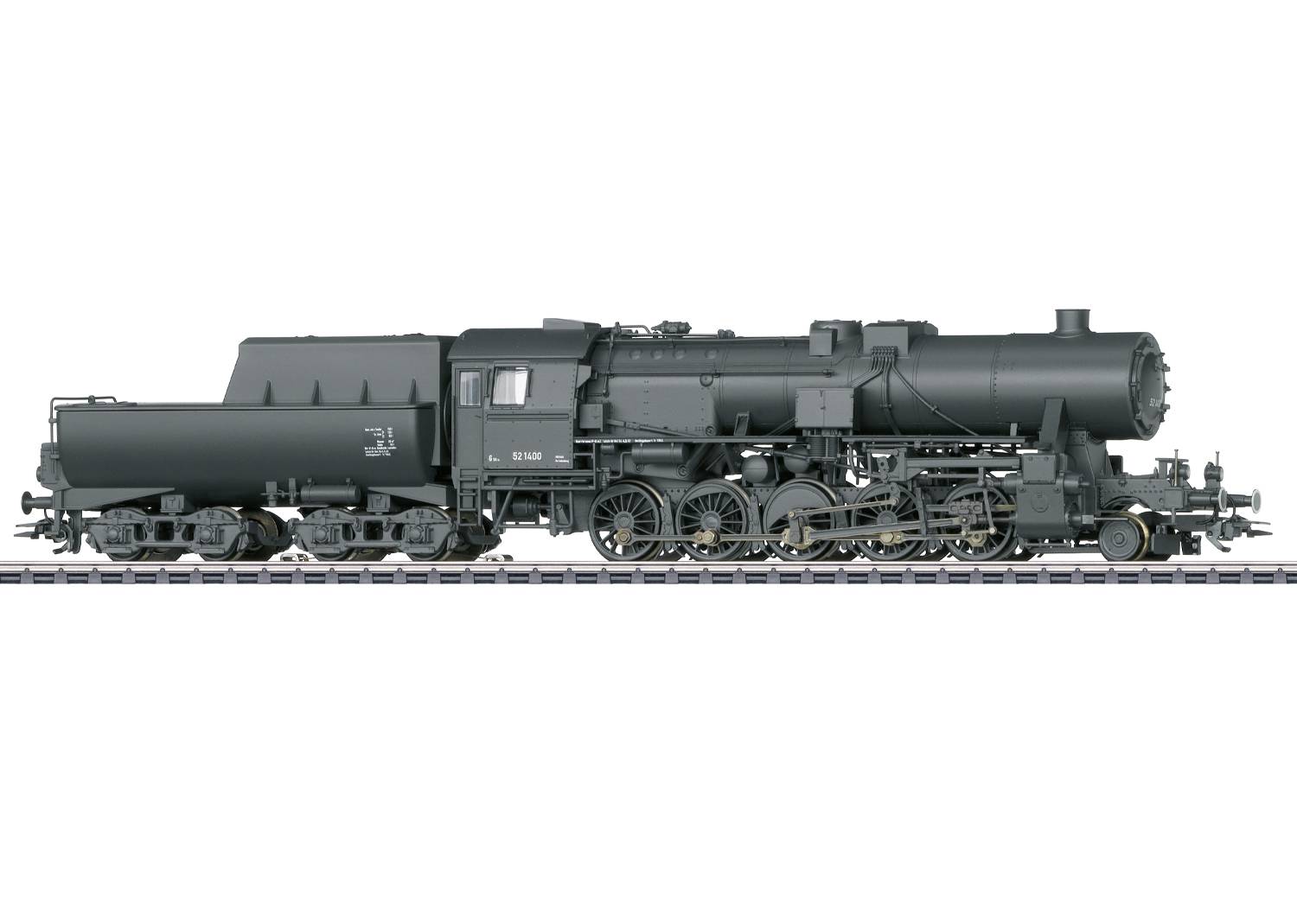Schwarz-weiße Modelllokomotive auf Gleisen, klassische Dampflokomotive mit detaillierten Rädern und Schornstein, Seitenansicht.