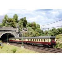 Märklin 43861 H0 Schnellzugwagen Purpurrot/Beige 1. Klasse der DB Apmz 121 1. Klasse Märklin 43861 H0 Schnellzugwagen Purpurrot/Beige 1. Klasse der DB Apmz 121 1. Klasse