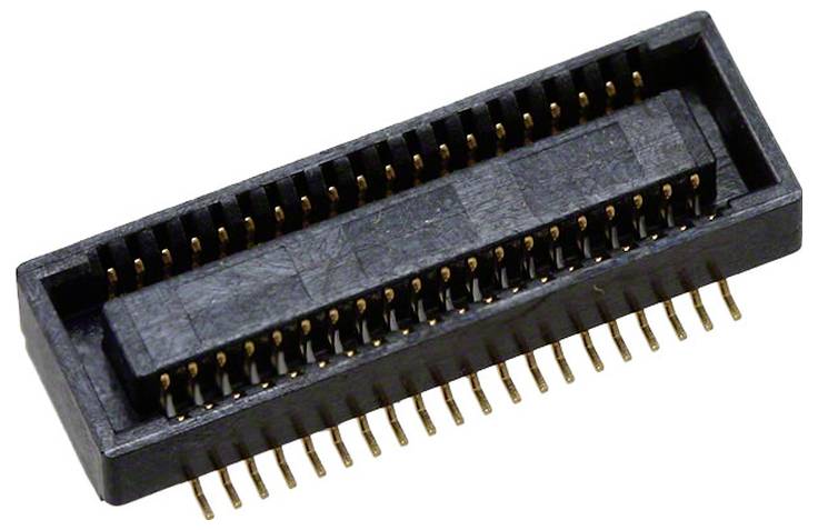 Ein schwarzer rechteckiger Stecker mit mehreren goldfarbenen Stiften, die in zwei Reihen angeordnet sind und für elektrische Verbindungen in elektronischen Geräten verwendet werden.