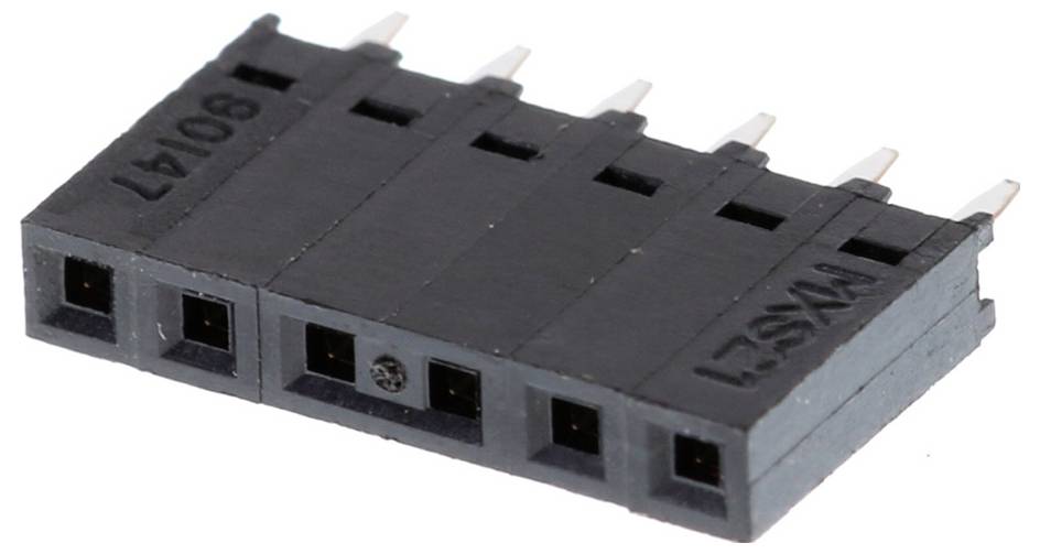 Ein Nahaufnahmebild eines vierpoligen weiblichen Steckverbinders mit silbernen Kontakten, der typischerweise für elektronische Schaltungsverbindungen verwendet wird.