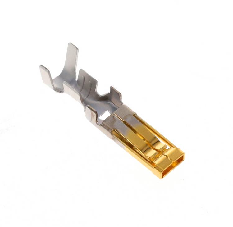 Ein Metall-Elektrostecker mit vergoldeter Spitze für sichere elektrische Verbindungen in Verdrahtungsanwendungen.