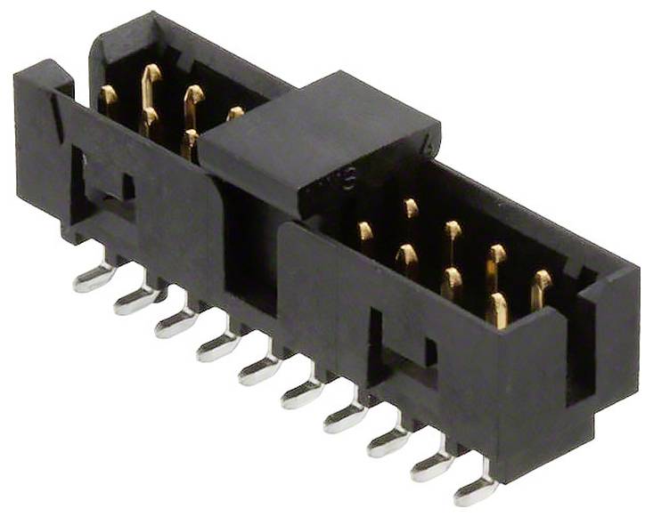 Ein schwarzer und goldener Schaltkreisplatinen-Stecker mit mehreren Kontakten, der für elektronische Verbindungen verwendet wird, aus einem schrägem Blickwinkel betrachtet.
