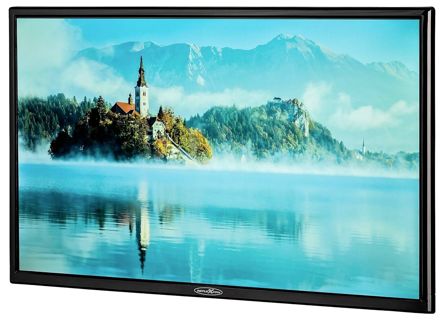 Flachbildschirm zeigt eine Landschaft mit Inselkirche im türkisfarbenen See und Bergen im Hintergrund.<br>