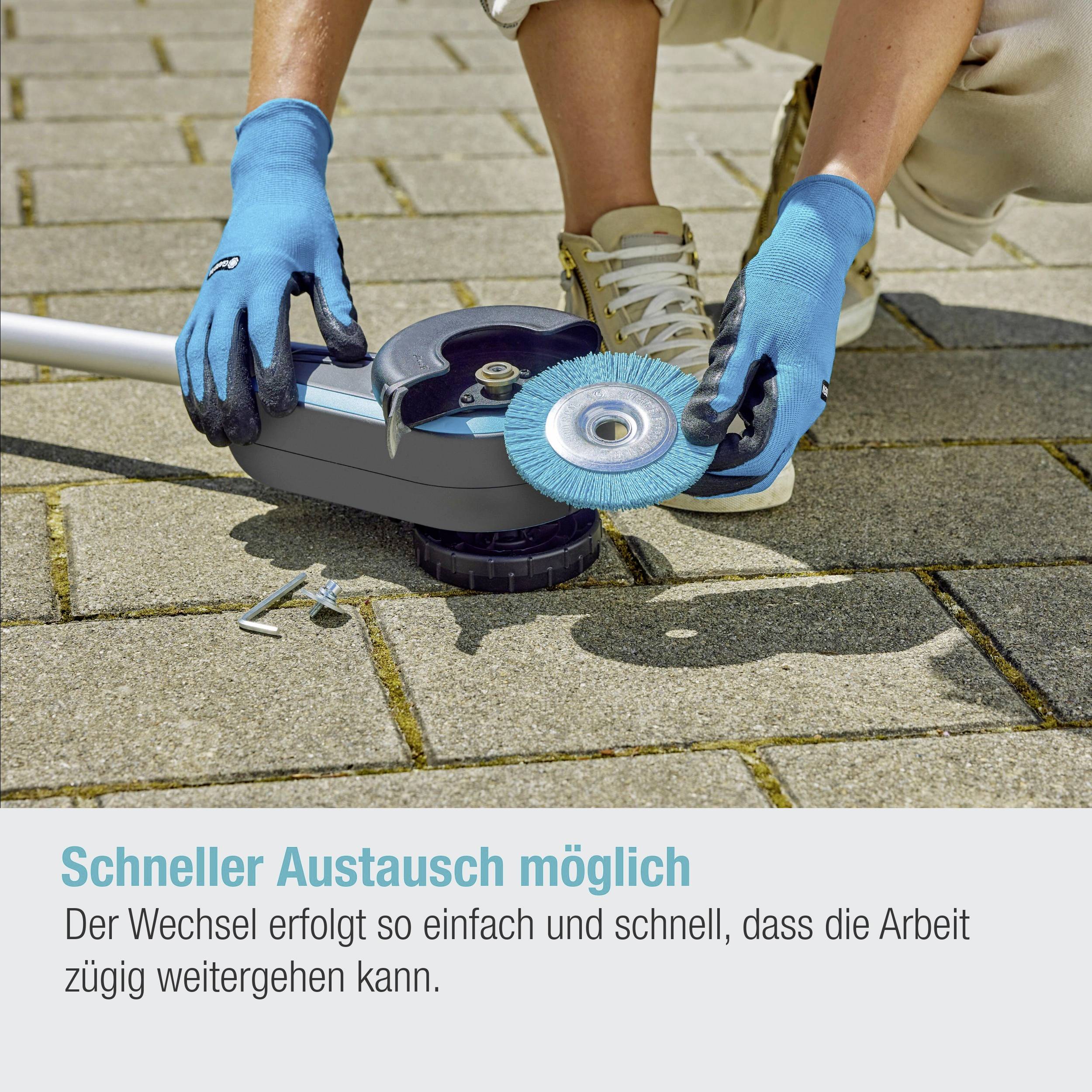 Eine Person wechselt die Scheibe eines Winkelschleifers. Darunter steht: Schneller Austausch möglich.