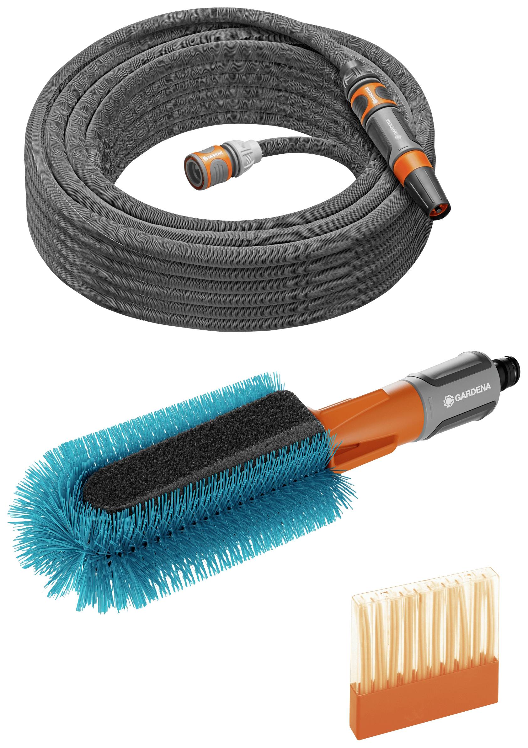 Ein Reinigungsschlauchset bestehend aus einem grauen Schlauch, einer orange-blauen Bürste und einem orangefarbenen Rechteck.