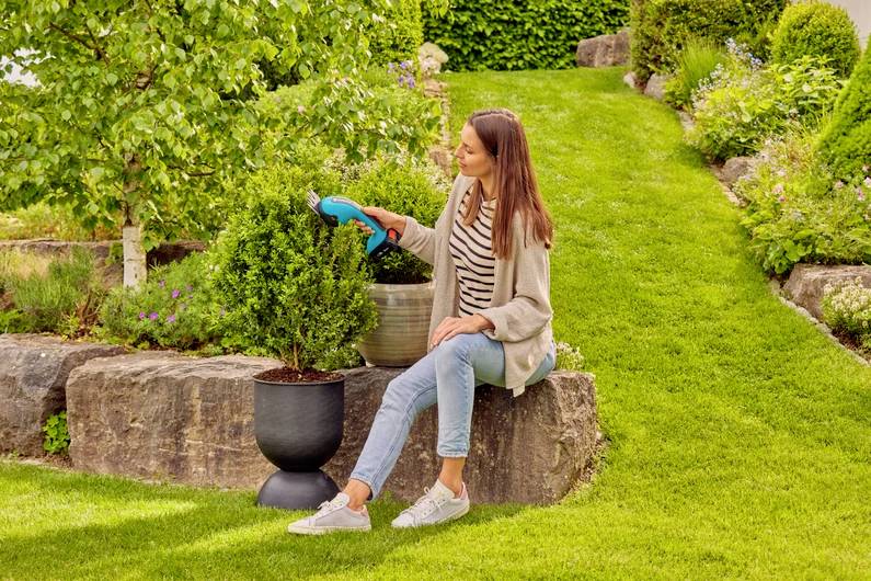 GARDENA 14750-55 Akku Gras- und Strauchschere ohne Akku, ohne Ladegerät