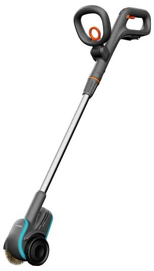 Ein elektrisches Gartengerät mit langem Griff und rotierender Bürste, geeignet für die Reinigung von Außenflächen.