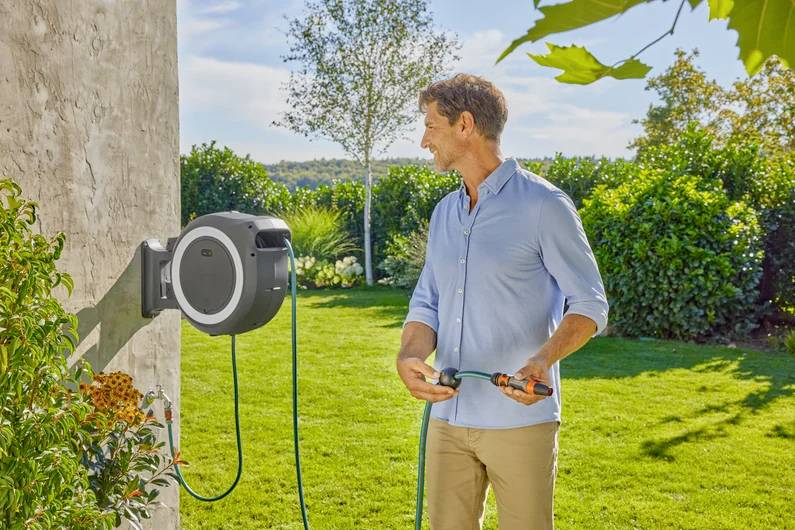 GARDENA 18647-20 40m 1 St. Grau-Weiß Akku-Wand-Schlauchbox