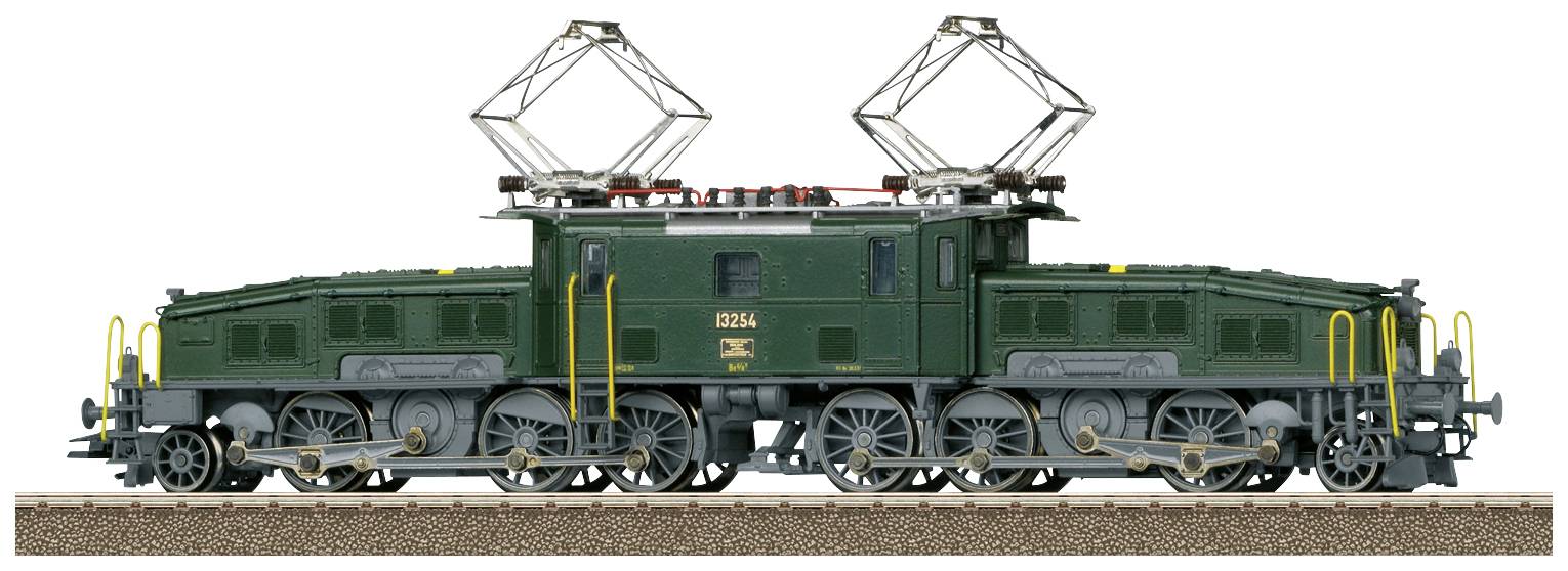 Ein grünes Modell eines elektrischen Zuges mit zwei Stromabnehmern auf einem Gleis. Detaillierte Darstellung der Lokomotive.