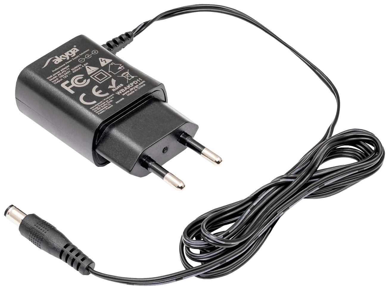 Schwarzes Ladegerät mit Stecker und langem Kabel. Auf dem Netzteil sind technische Daten und Zertifizierungszeichen aufgedruckt.