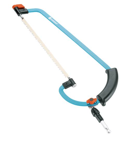 Eine Bogensäge mit blauem Rahmen, schwarzem Griff und rotem Spanner, verwendet zum Schneiden von Holz oder Metall.