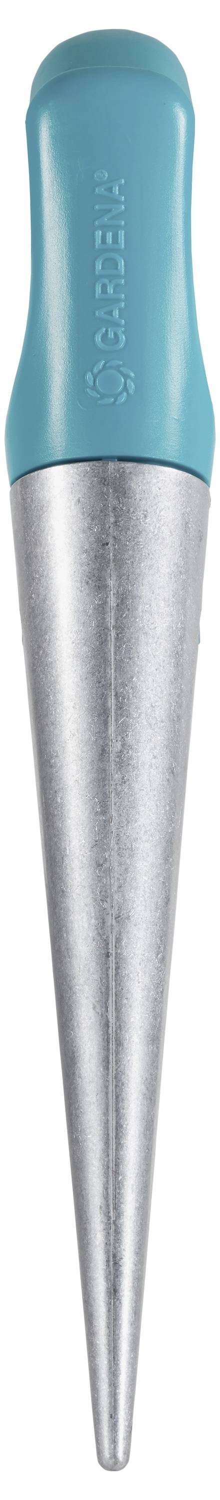 Ein Gartenwerkzeug aus Metall und Türkis mit einer spitzen Spitze, das zum Pflanzen von Samen oder kleinen Pflanzen in Erde verwendet wird.