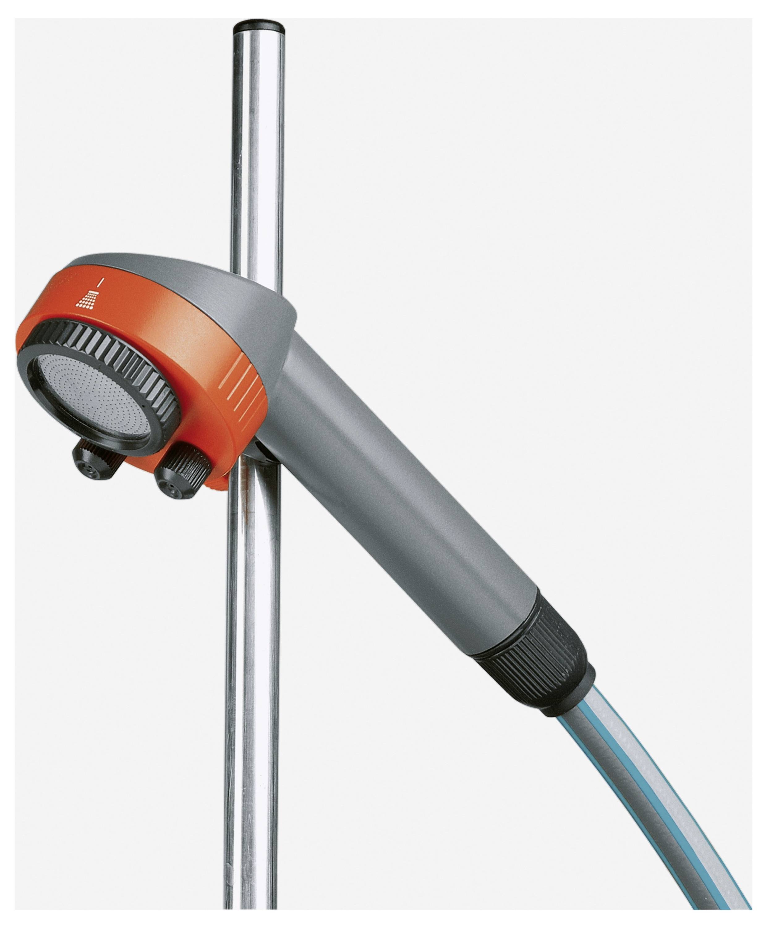 Ein grau-orangefarbenes wissenschaftliches Gerät, das an einem Metallständer befestigt ist und mit einem blau-schwarzen Schlauch verbunden ist, wahrscheinlich für Laborexperimente verwendet.