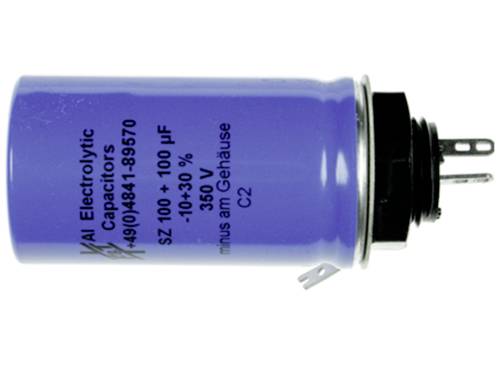 Ein blauer Elektrolytkondensator mit Aufschrift: 'Al Electrolytic Capacitors SZ 100 ± 100 µF 350 V'. Links Zahlen für Kapazität und Spannung.