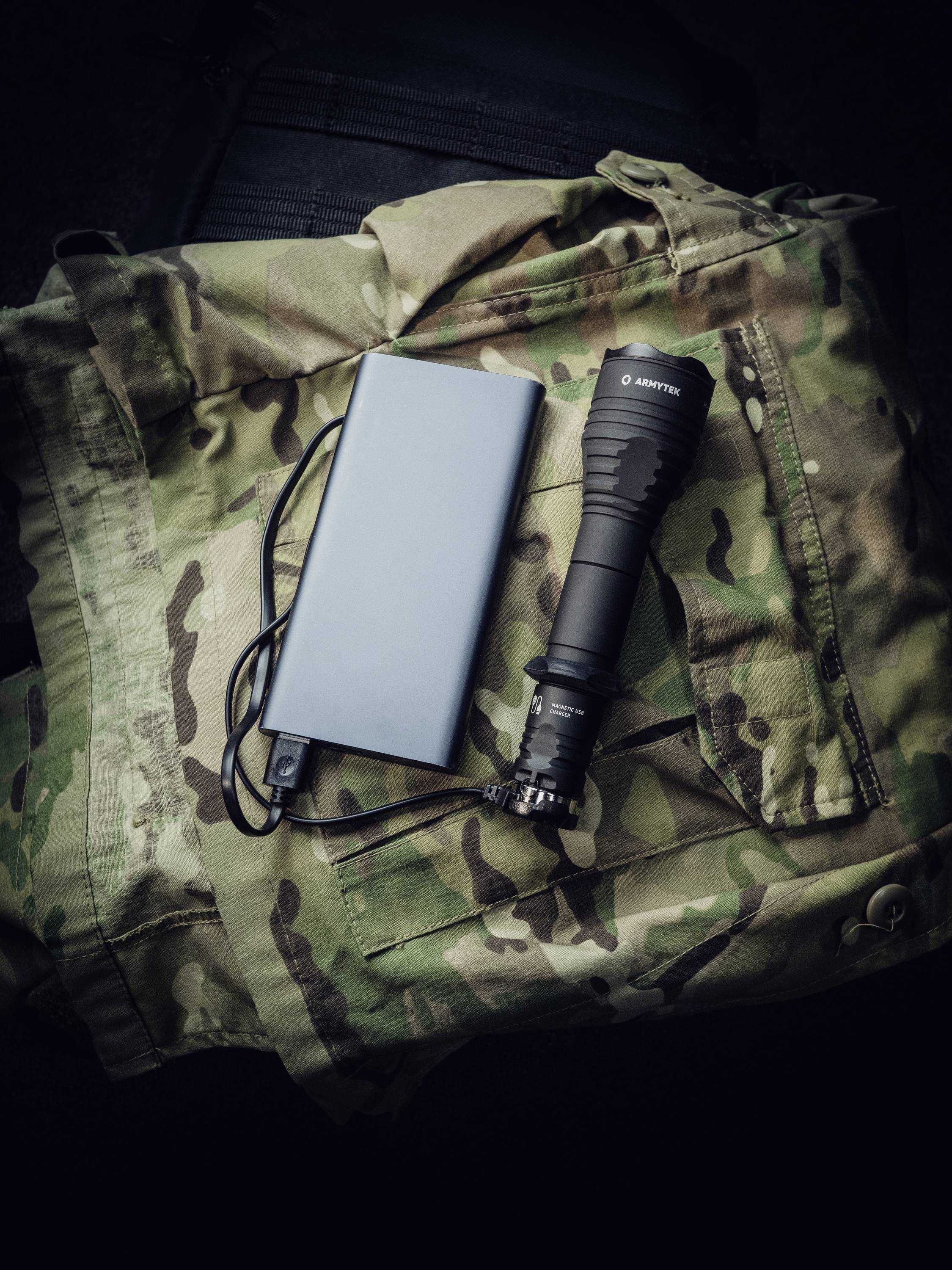 ArmyTek Viking Pro White LED Taschenlampe akkubetrieben 2050lm 136g