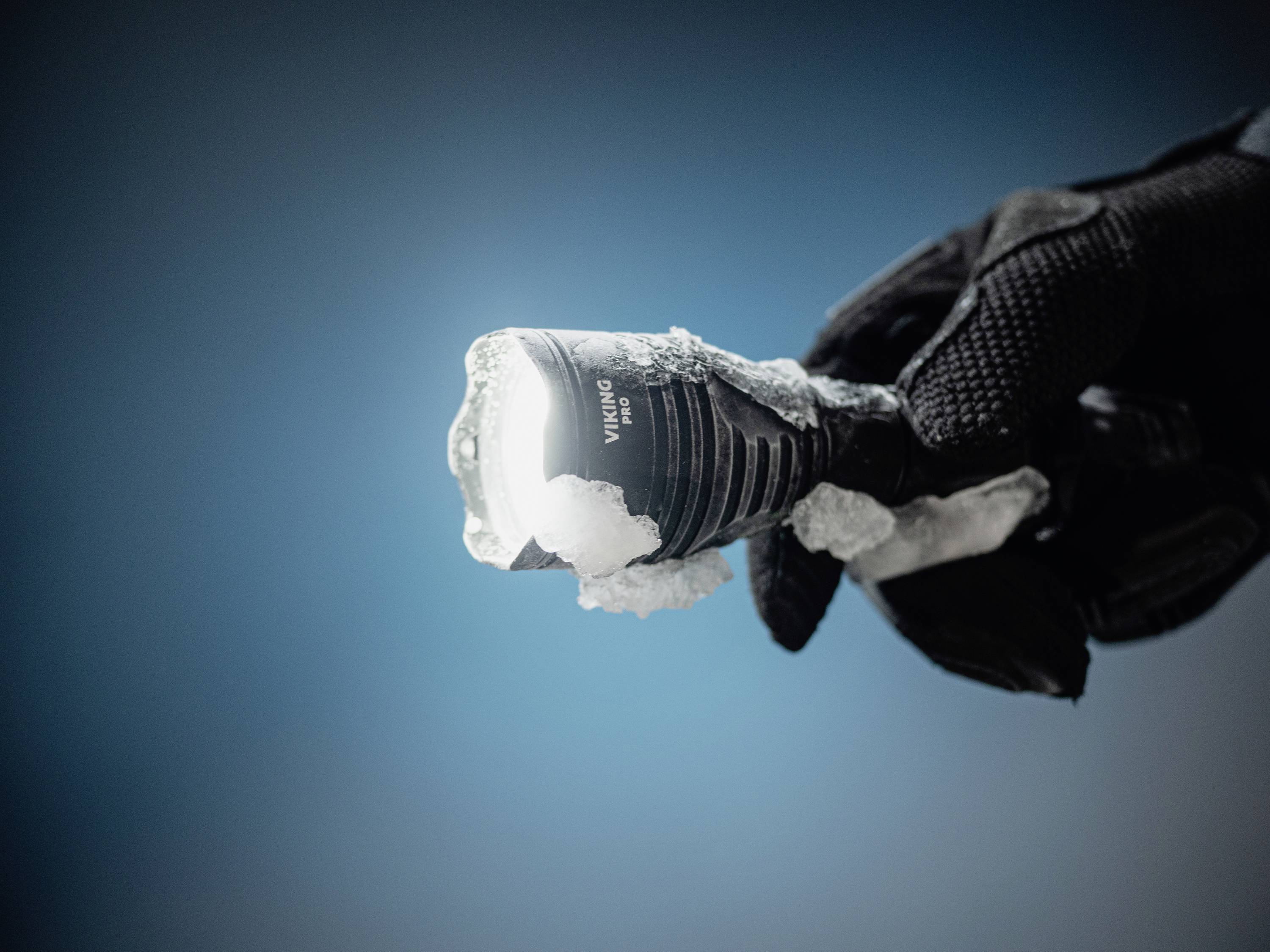 ArmyTek Viking Pro White LED Taschenlampe akkubetrieben 2050lm 136g