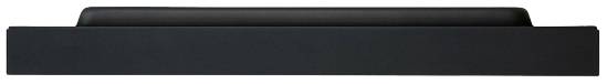 Flacher, schwarzer rechteckiger Gegenstand mit leicht erhöhtem Mittelteil; minimalistische, moderne Gestaltung.