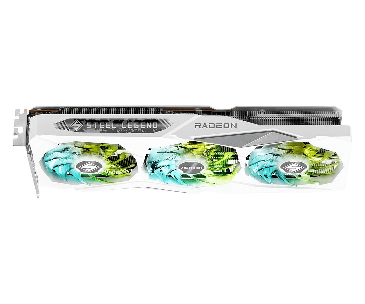 Eine Grafikkarte mit der Aufschrift 'Steel Legend Radeon'. Drei Lüfter mit blaugrüner Färbung sind sichtbar.
