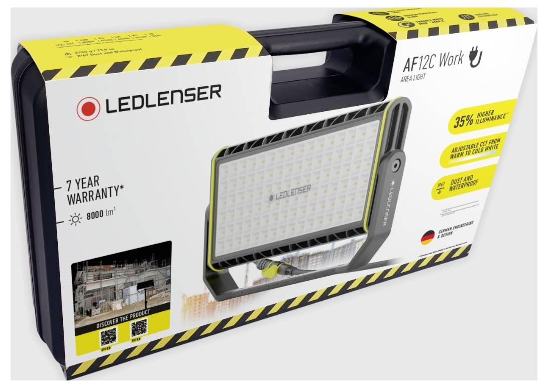 Tragbare LED-Arbeitsleuchte in Schachtel mit 35% mehr Helligkeit und 7 Jahren Garantie. Gezeigt: Produktbild und Baustellenfoto.
