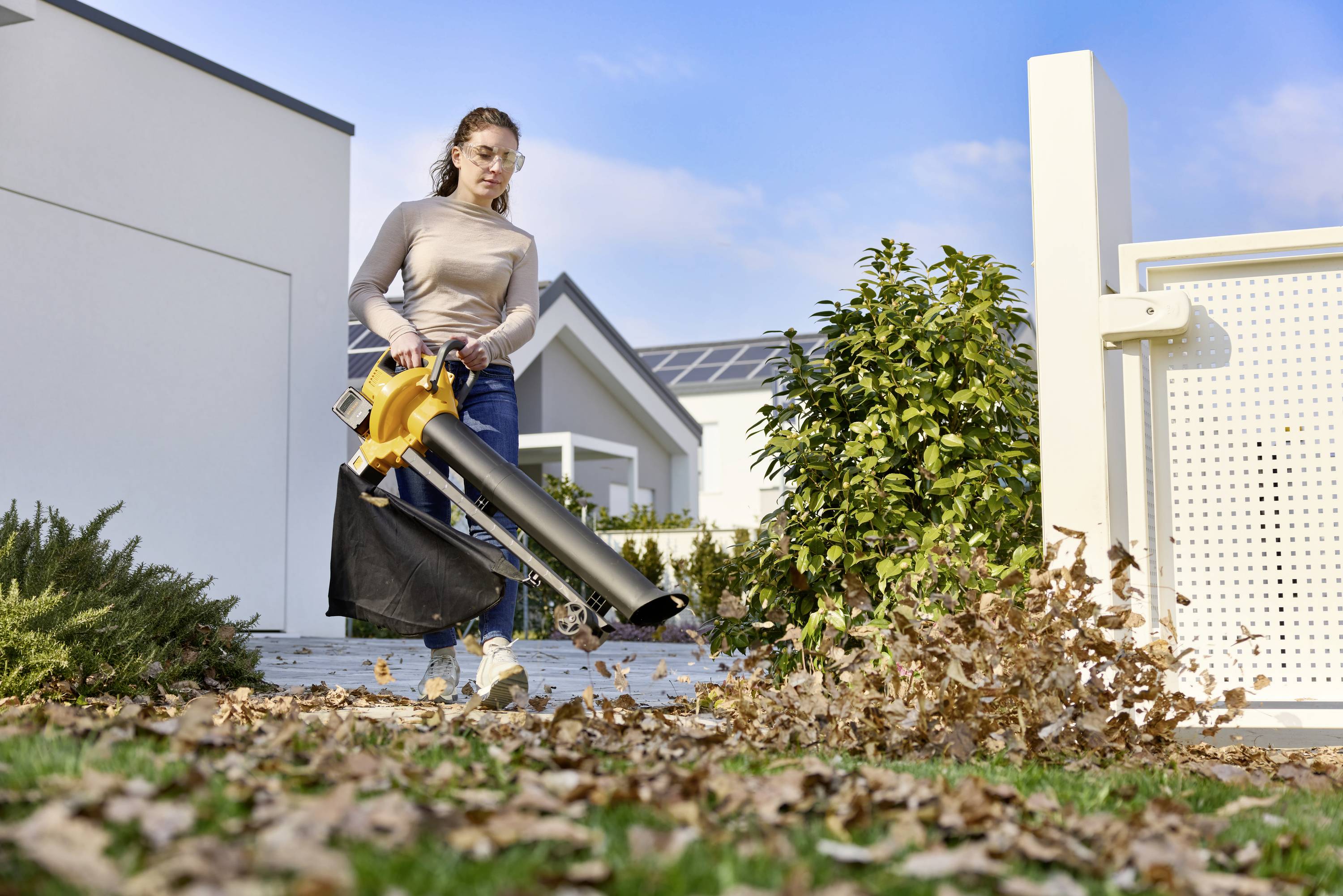 STIGA 271504198/ST1 VS 100e Akku Laubsauger, Laubbläser inkl. Akku, inkl. Ladegerät