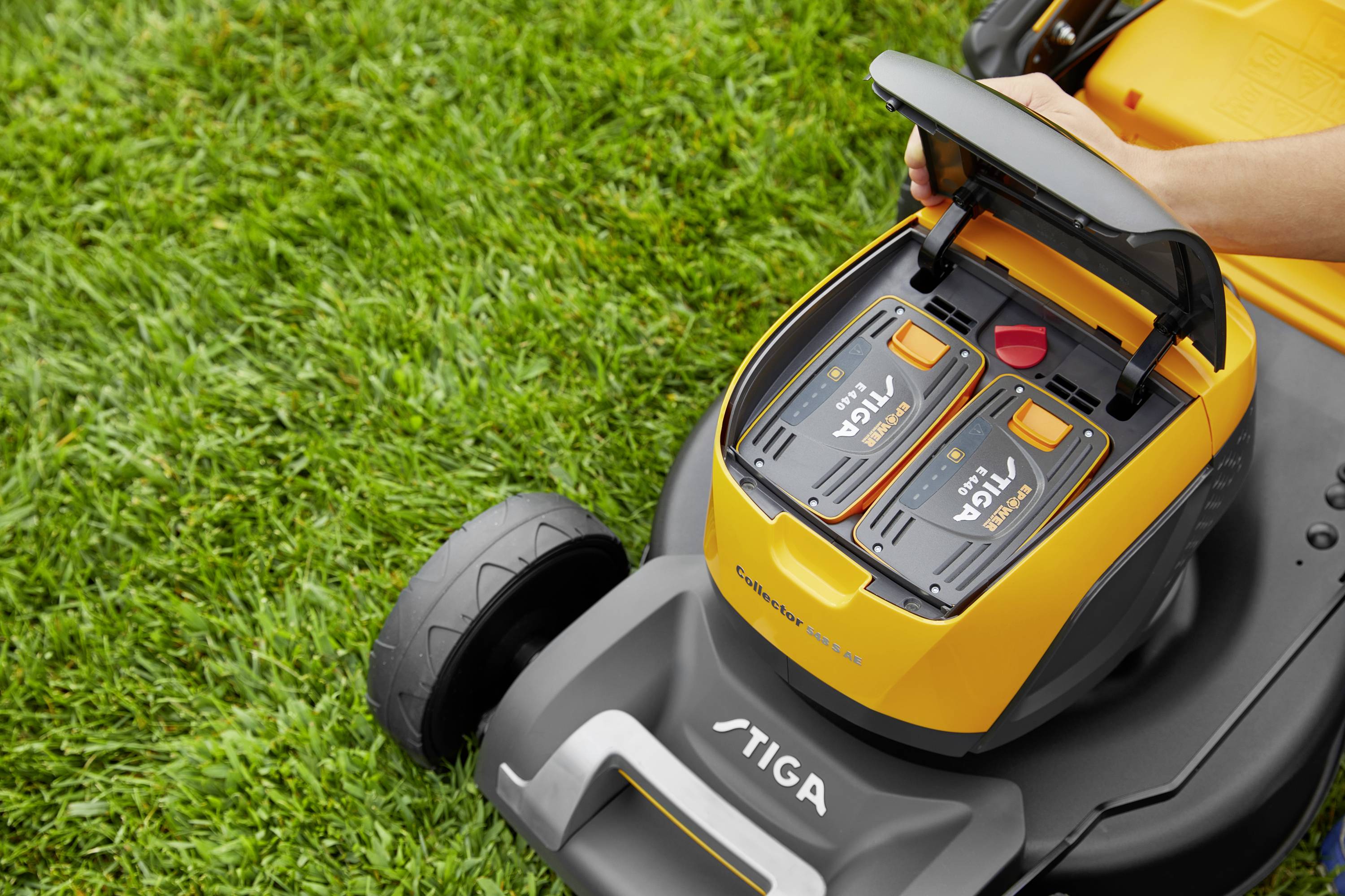 STIGA Collector 548 S AE Akku Akku-Rasenmäher Höhenverstellbarer Griff mit Klappfunktion, inkl. Akku, inkl. Ladegerät 1300W 48V