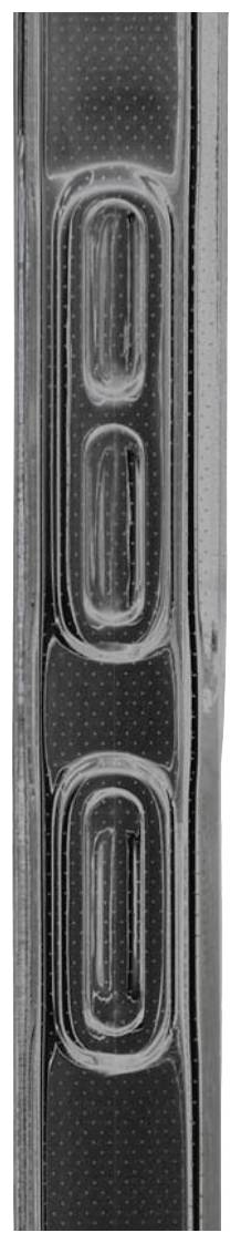 Nahaufnahme eines senkrecht stehenden, rechteckigen Objekts mit strukturierten Kanten und ovalen Erhebungen.