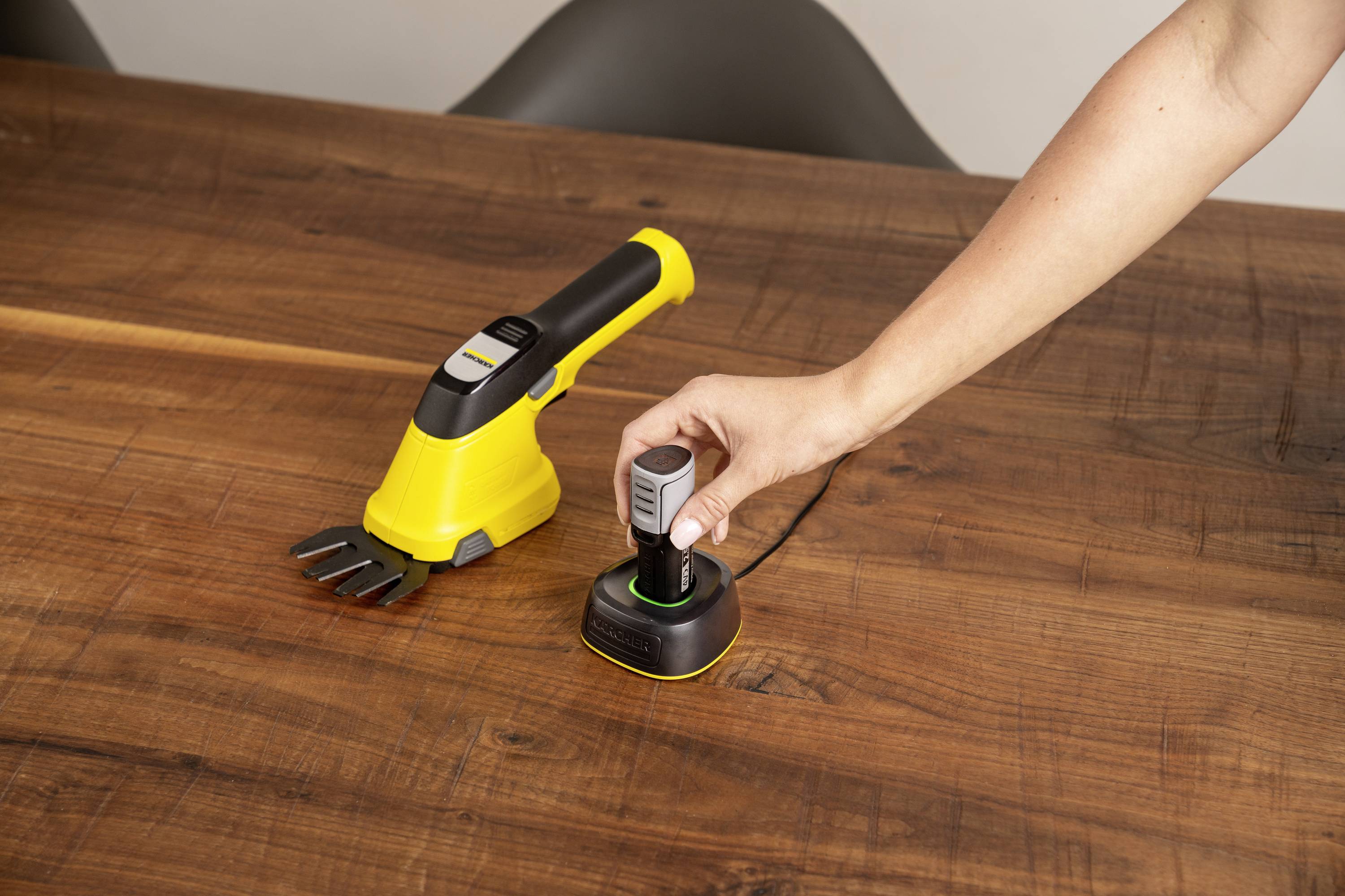 Kärcher Home & Garden 1.445-320.0 GSH 4-4 Plus Akku Gras- und Strauchschere ohne Akku, ohne Ladegerät 4 V Li-Ion