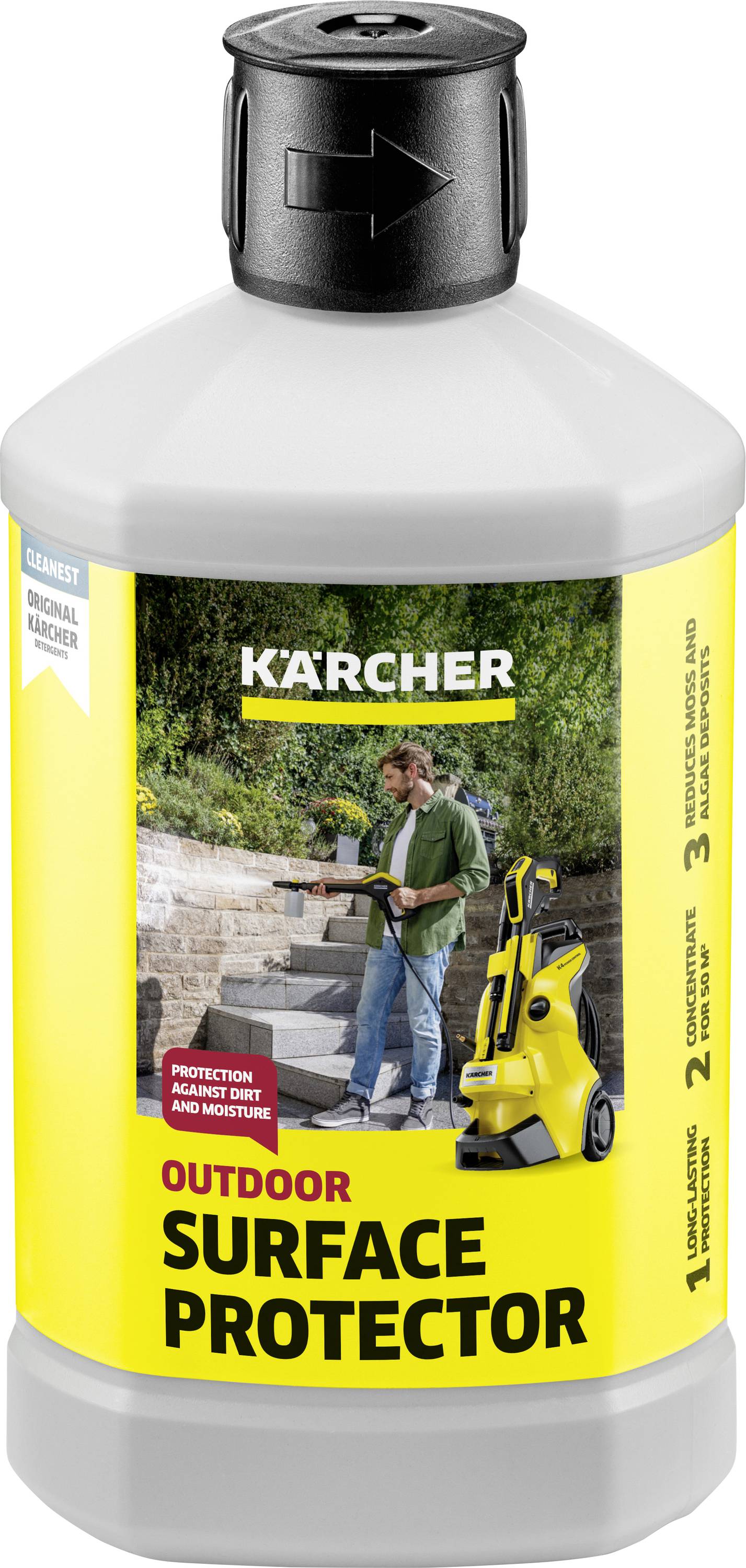Eine Frau verwendet einen Hochdruckreiniger an einer Steinmauer. Text auf der Flasche: 'Kärcher Spray Impregnator'.