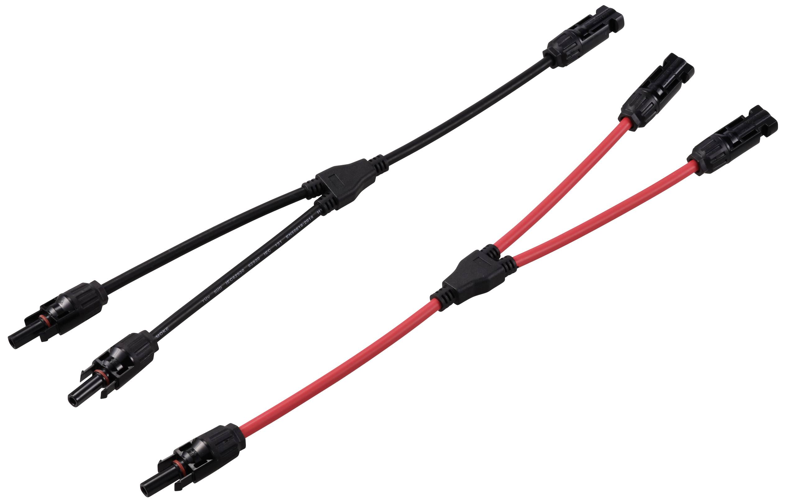 Schwarz-rotes Y-Solarkabel mit drei MC4-Steckverbindern gezeigt auf weißem Hintergrund, zur Verbindung von Solarmodulen.