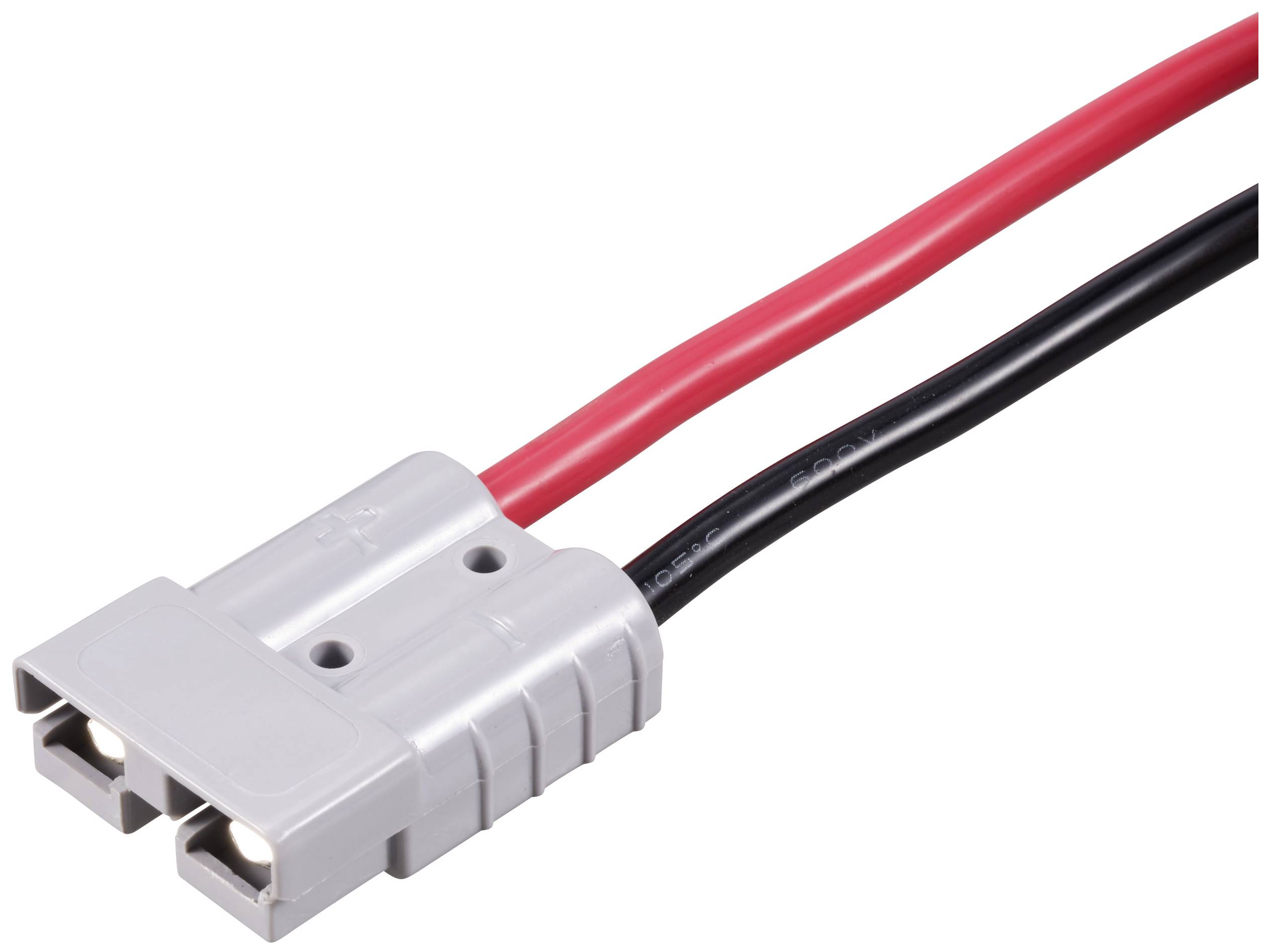 Ein grauer Stecker mit zwei Metallanschlüssen und roten sowie schwarzen Kabeln, die nebeneinander verlaufen.