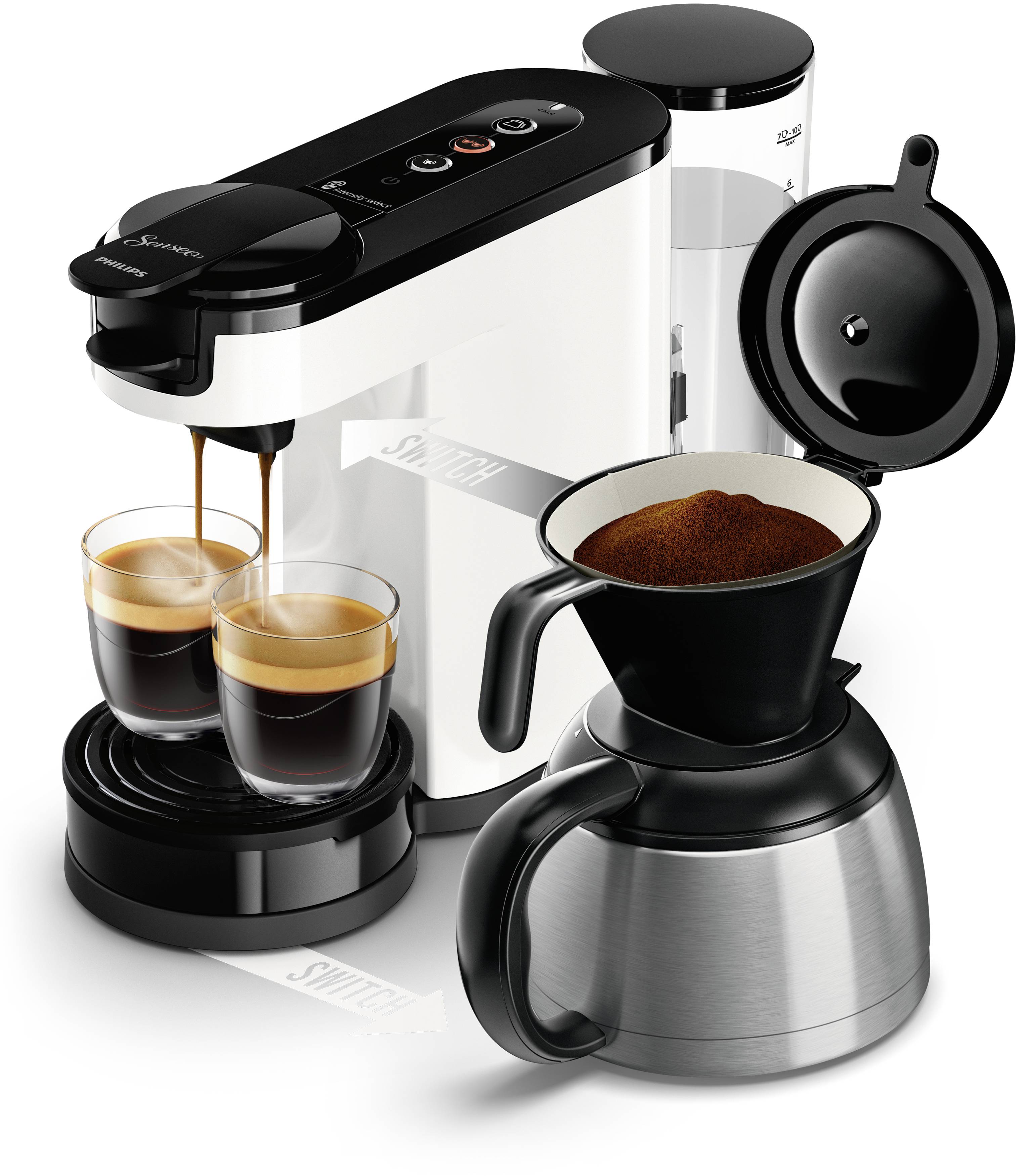 Kaffeemaschine mit zwei Tassen, die Kaffee zubereiten, daneben eine Kaffeekanne mit geöffnetem Filter voller Kaffeepulver.