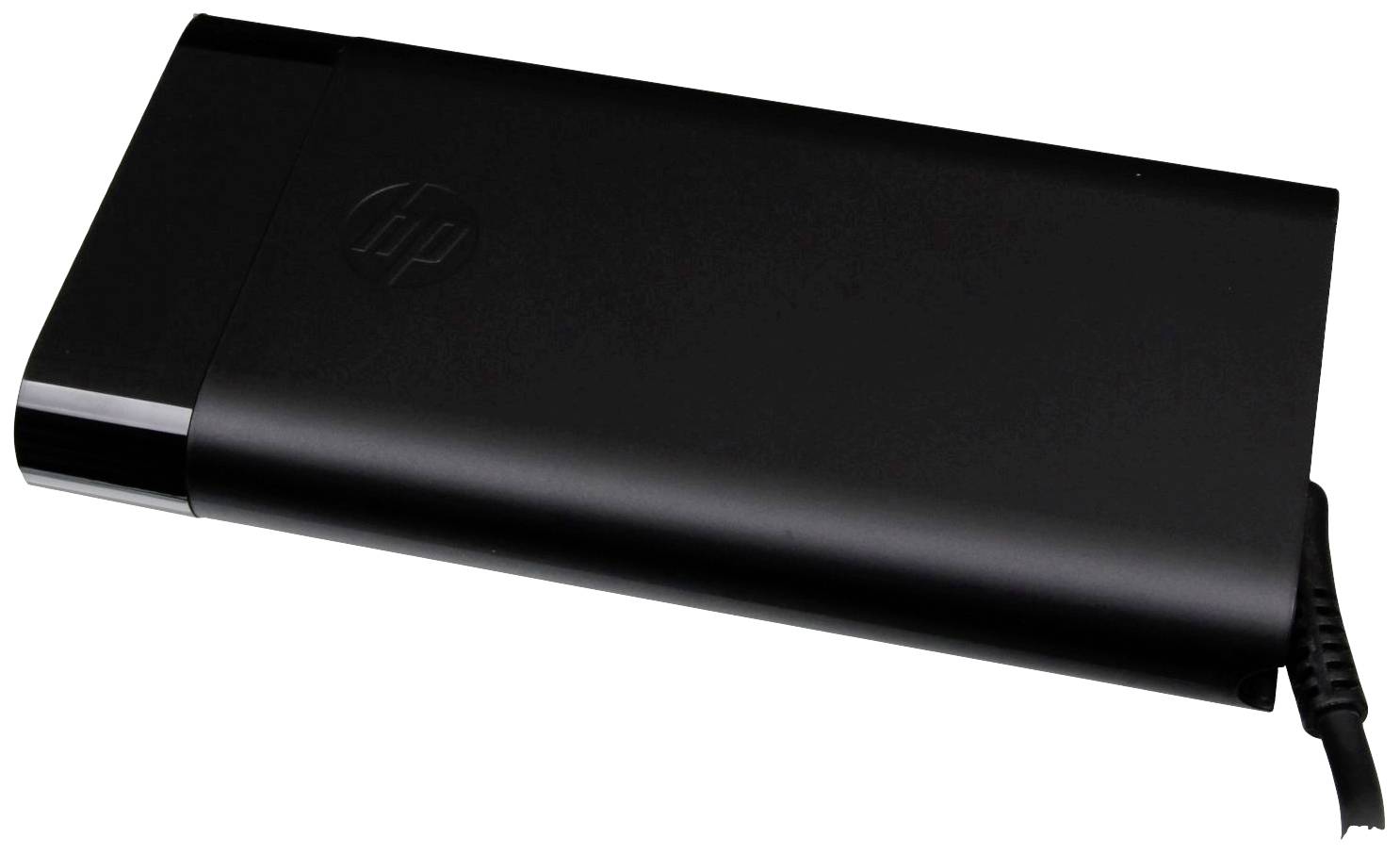 Schwarzes externes Stromladegerät mit einem Anschlusskabel auf der rechten Seite. Oberflächenstruktur glatt, kompaktes Design.