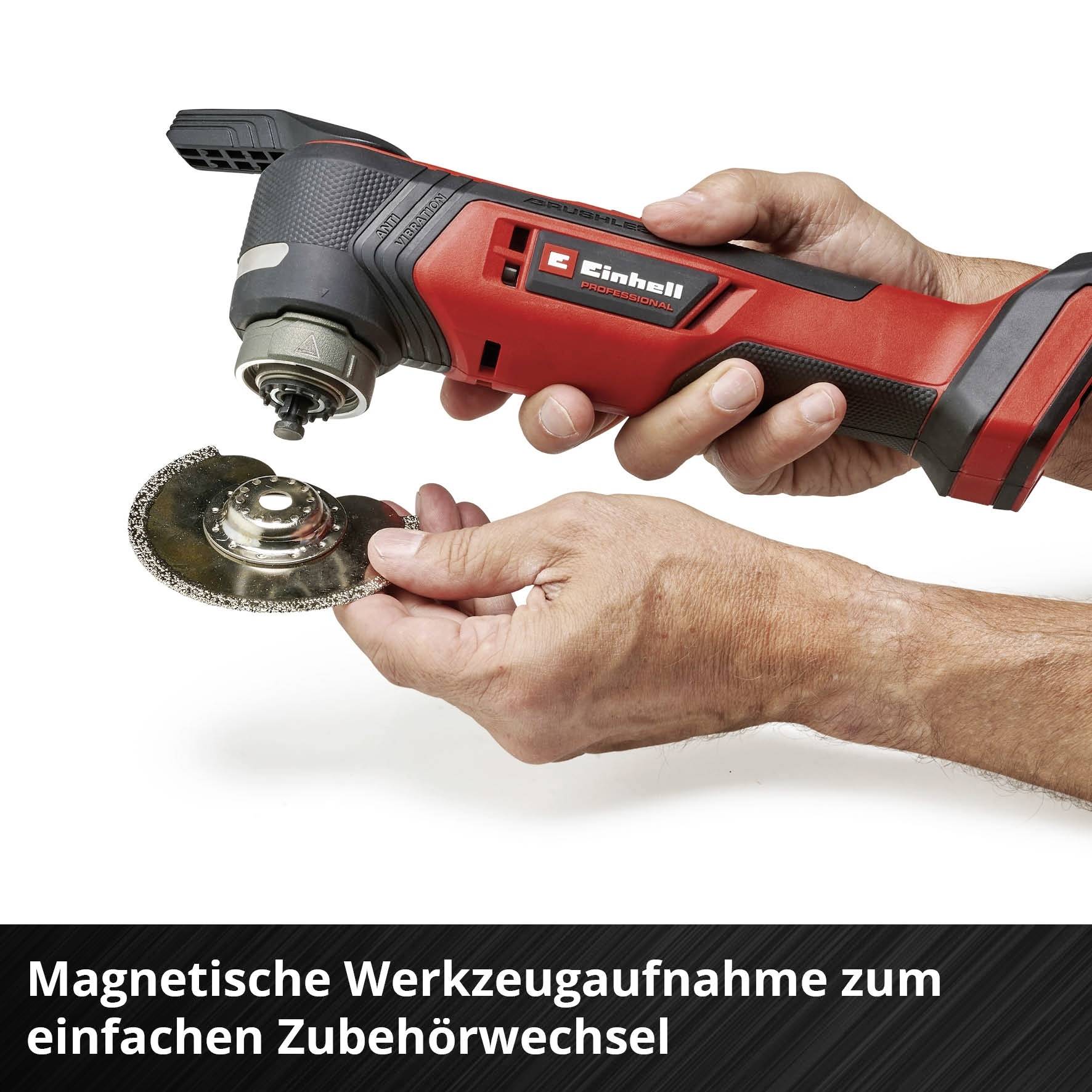Eine Hand hält einen Winkelschleifer mit abgenommenem Schleifkopf, bereit zum Zubehörwechsel. Text: 'Magnetische Werkzeugaufnahme'.